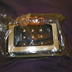 Brass knuckle clutch